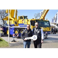 Stoddart и Liebherr празднуют знаменательную передачу крана на выставке ScotPlant 2026